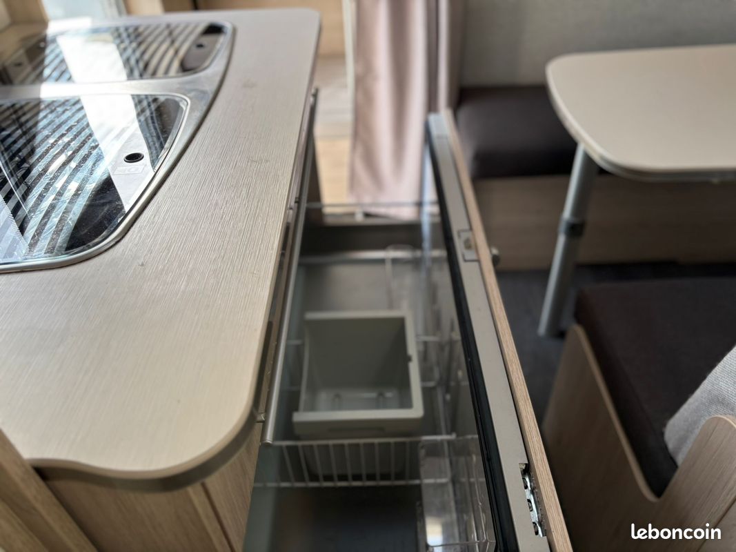 Caravane caravelair alba 426 annee 2019 - lits superposes - auvent - porte-velos - frigo tiroir compression 150 l – Image 4