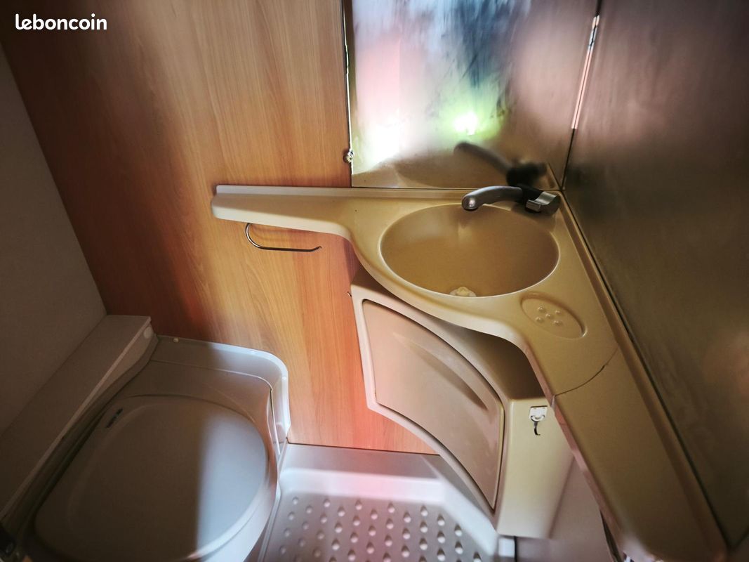 Caravane caravelair antares luxe 400 - deplace caravane - store manuel - annee 2013 – Image 5