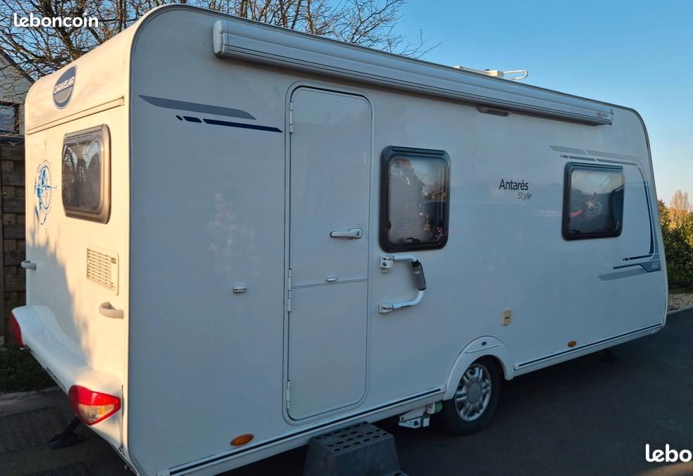Caravane caravelair antares style 460 - annee 2015 - lit central - deplace caravane - store banne + auvent – Image 3