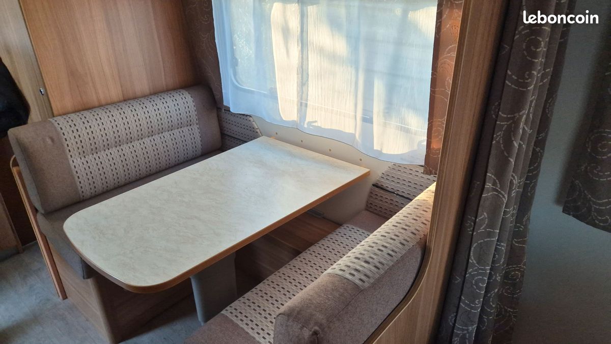 Caravane caravelair antares style 460 - annee 2015 - lit central - deplace caravane - store banne + auvent – Image 5
