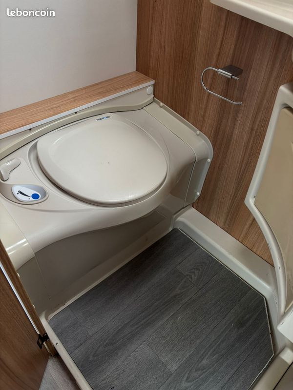 Caravane caravelair antares style 460 - annee 2015 - lit central - deplace caravane - store banne + auvent – Image 6