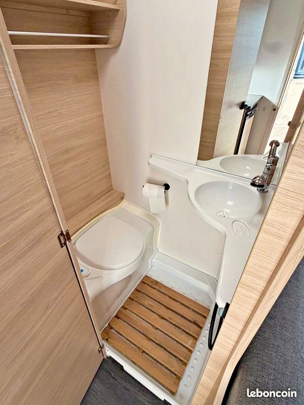 Caravane sterckeman 420 cp comfort - lit dinette - auvent gonflable - deplace caravane - porte velos - 2022 – Image 3