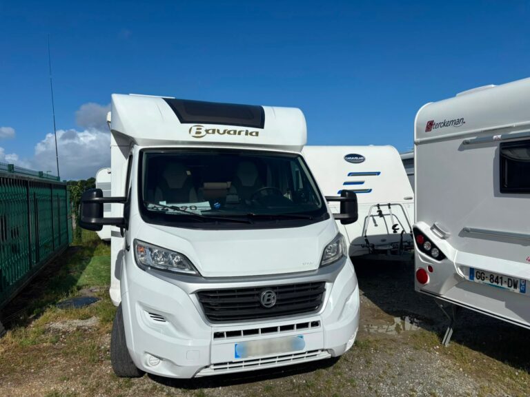 DEPOT- VENTE CAMPING-CAR PROFILÉ BAVARIA ADVENTURE 2016 – LIT CENTRAL – LIT PAVILLON – STORE BANNE