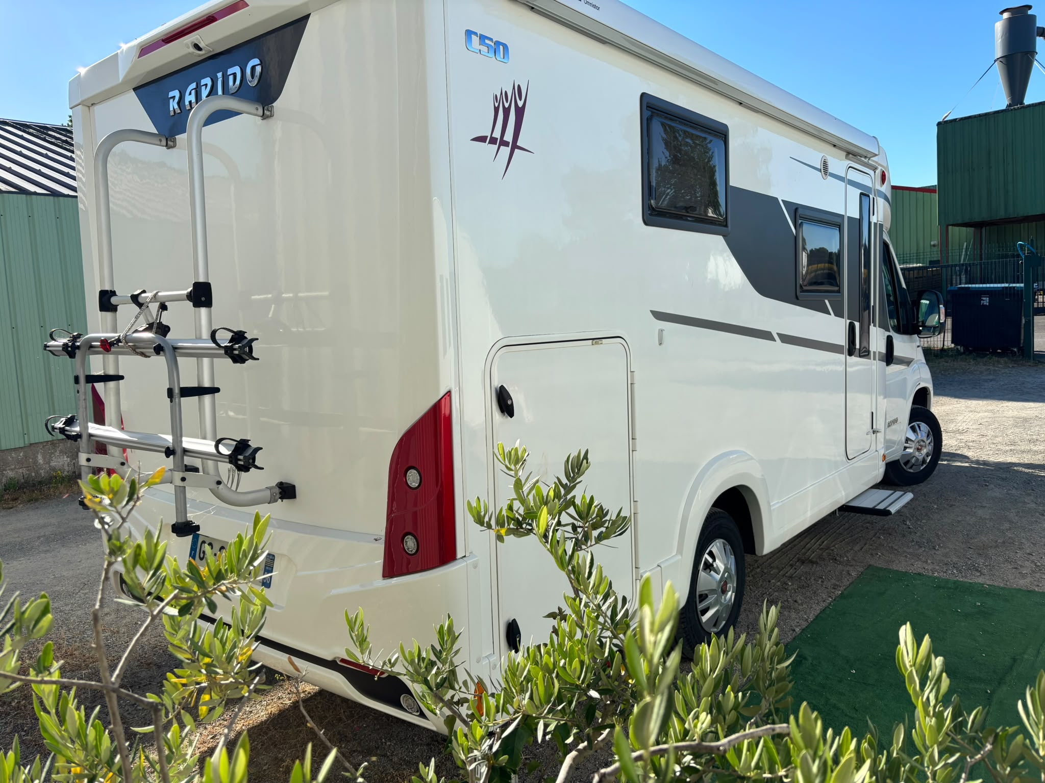 PILOTE C50 - 2022 - Lit central électrique - Fiat Ducato 140 ch - 33 000 km - STORE BANNE - PORTE-VELOS – Image 3