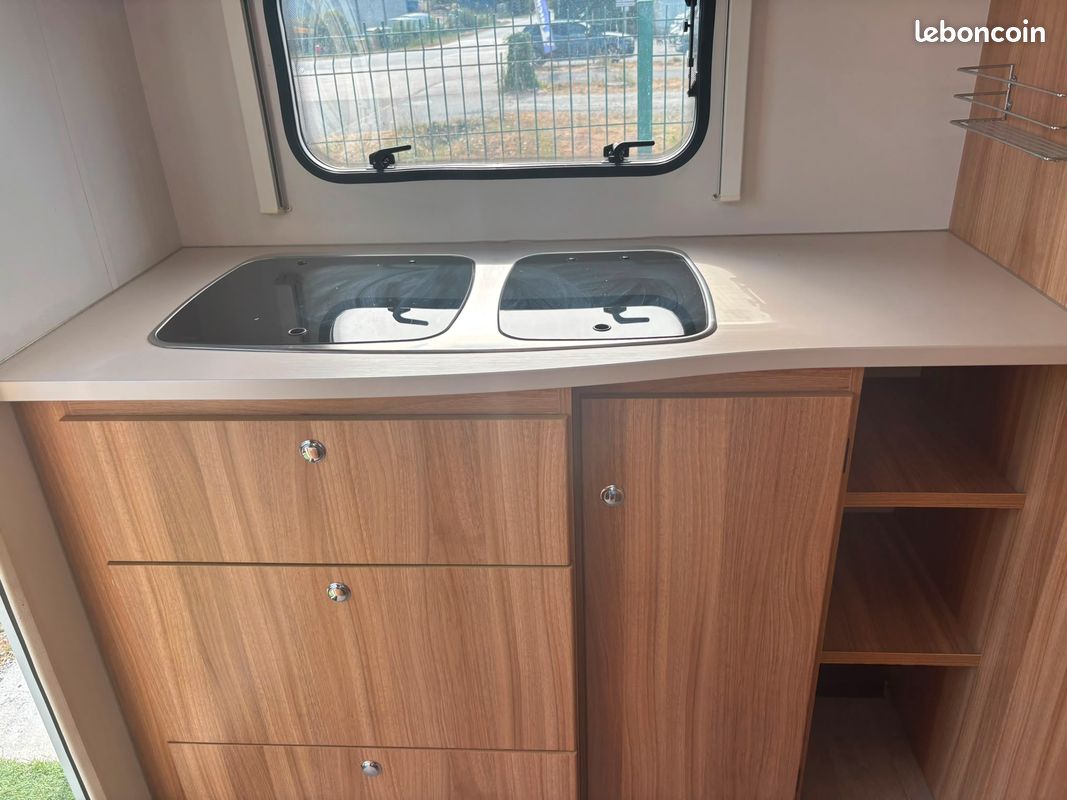 Sterckeman starlett 455 cp – 2015 – grand lit central 160 cm – ptac 1 200 kg – auvent – grand frigo trimix – Image 8