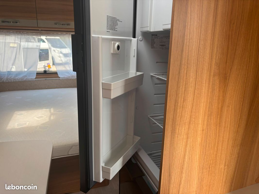 Sterckeman starlett 455 cp – 2015 – grand lit central 160 cm – ptac 1 200 kg – auvent – grand frigo trimix – Image 10