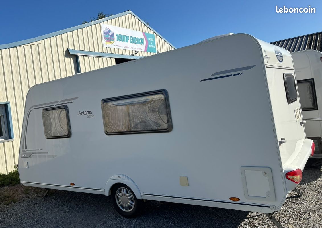 Caravane caravelair antares style 460 - année 2015 - lit central - deplace caravane - auvent - porte-vélos – Image 2