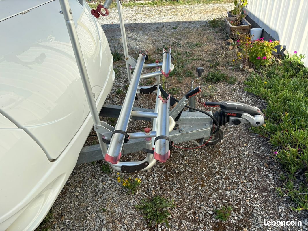 Caravane caravelair antares style 460 - année 2015 - lit central - deplace caravane - auvent - porte-vélos – Image 6