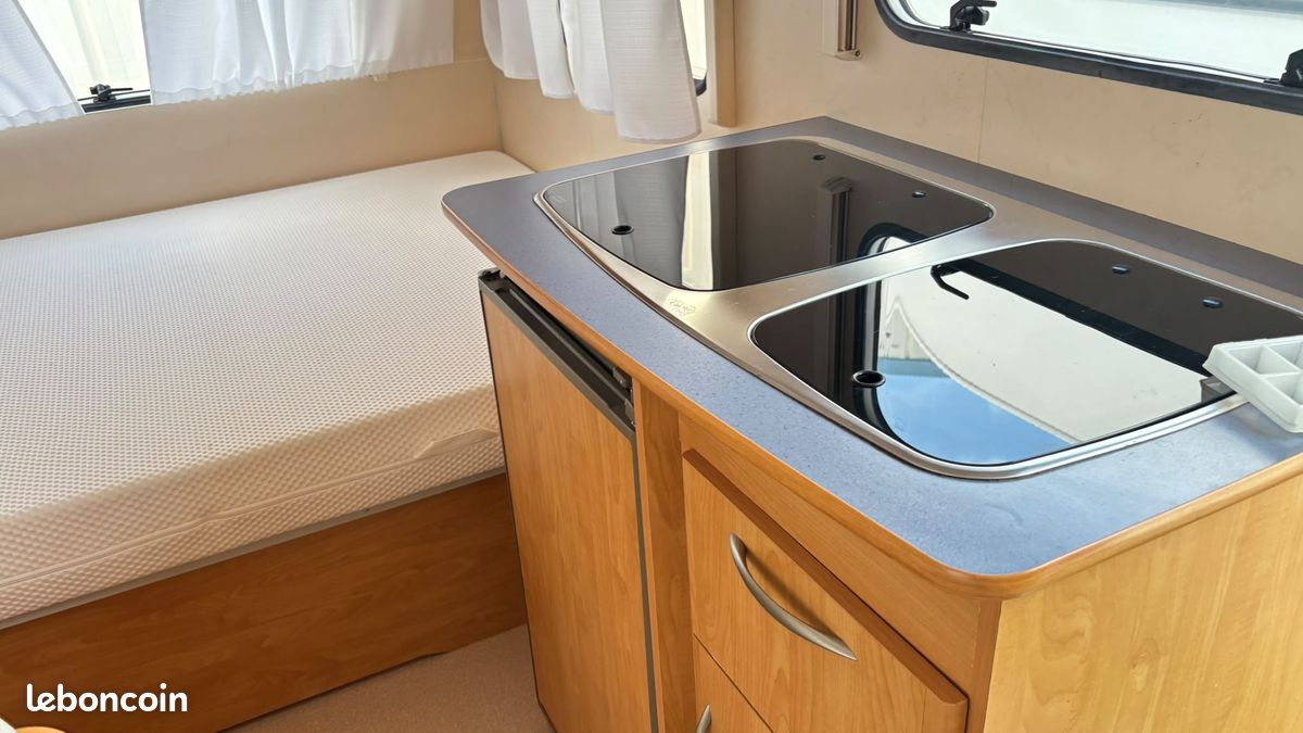 Caravane caravelair antares luxe 390 de 2004 - 3-4 couchages - faible PATC 830 kg – Image 6
